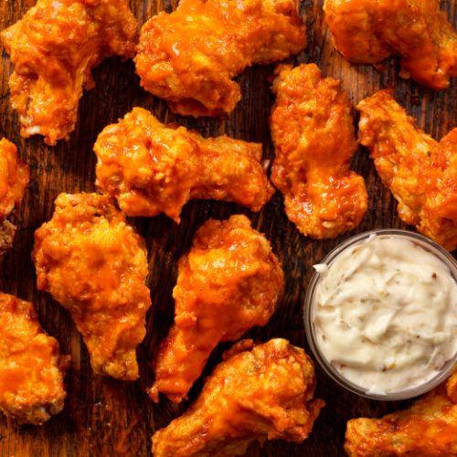 buffalo wings with dipping sauce